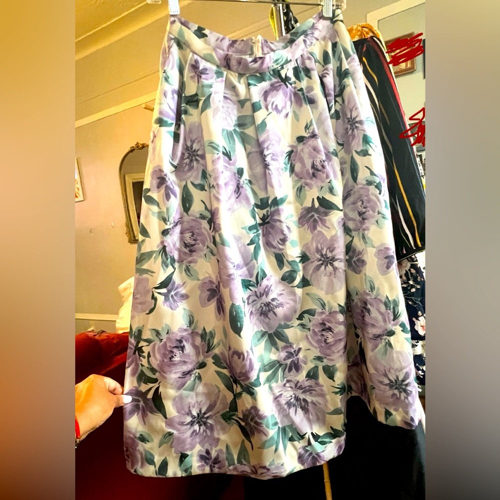 H&M pleated floral skirt. Size 6. Brand new. Never worn